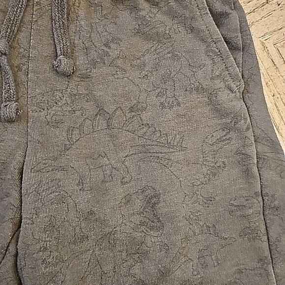 Dino shorts size 7 boys - Picture 2 of 7